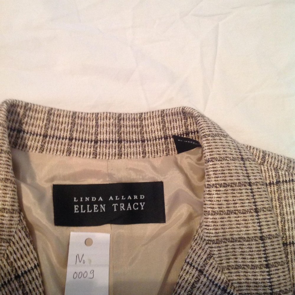 Women's Jacket - Picture 8 of 13